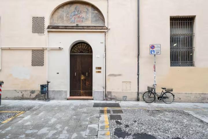 Apartamento Pratello Elegante E Raffinata Mansarda Bolonia Exterior foto