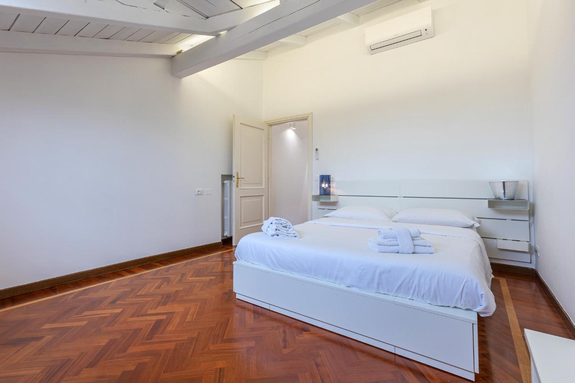 Apartamento Pratello Elegante E Raffinata Mansarda Bolonia Exterior foto