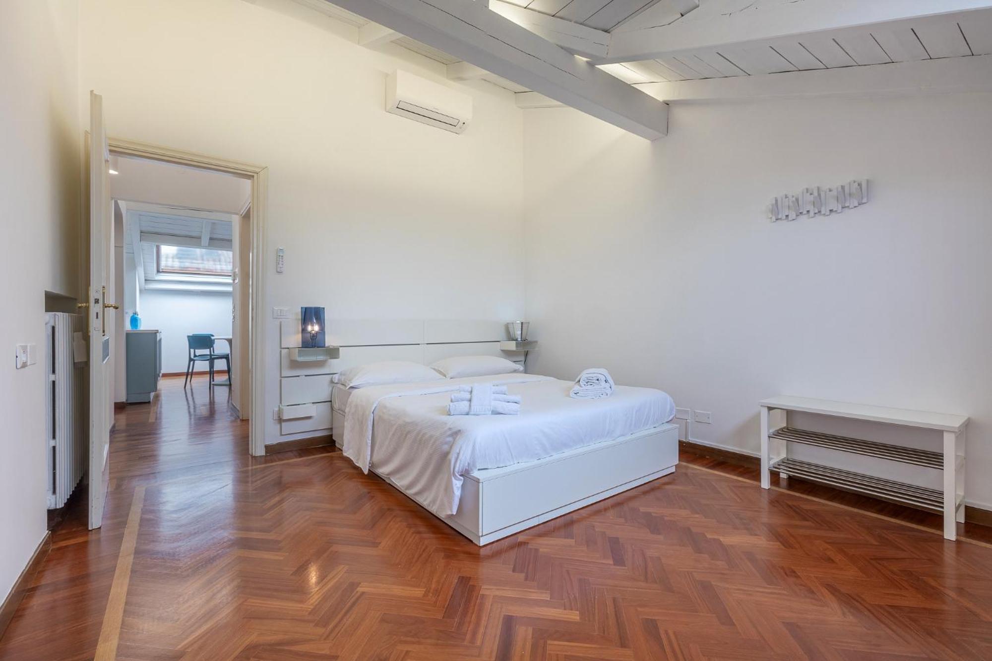 Apartamento Pratello Elegante E Raffinata Mansarda Bolonia Exterior foto